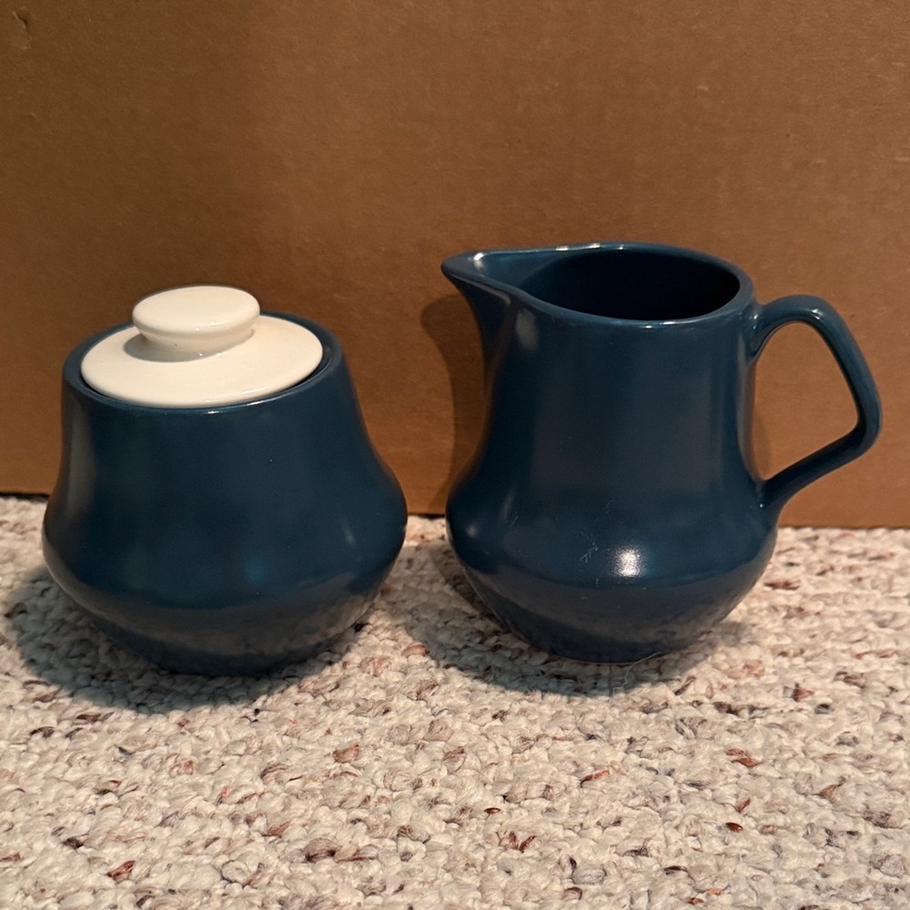 Homer Laughlin Ceramic Creamer and Sugar Set.